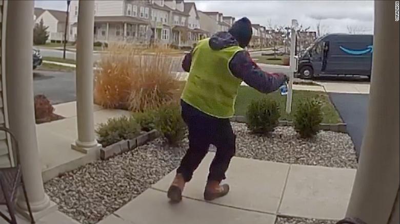 This FedEx driver delivered more than a customer's package. He shoveled