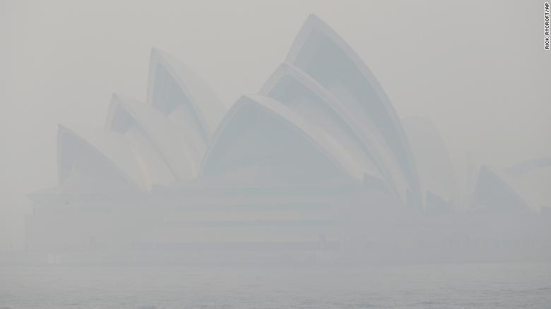 See smoke from bushfires blanket Sydney 