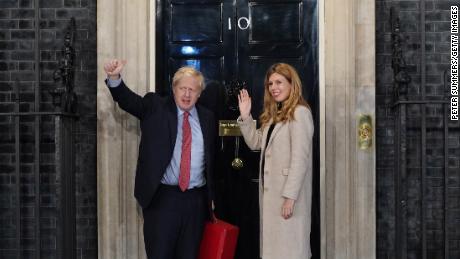 Prime Minister Boris Johnson and his partner Carrie enter Downing Street as the Conservatives celebrate a sweeping election victory on December 13, 2019 in London, England. 