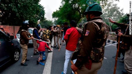 Police clash with demonstrators following a protest against the Indian government&#39;s Citizenship Amendment Bill (CAB) in New Delhi on December 15, 2019.