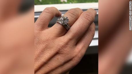 An Australian couple&#39;s diamond engagement and wedding rings were recovered from a trash collection center in Melbourne.