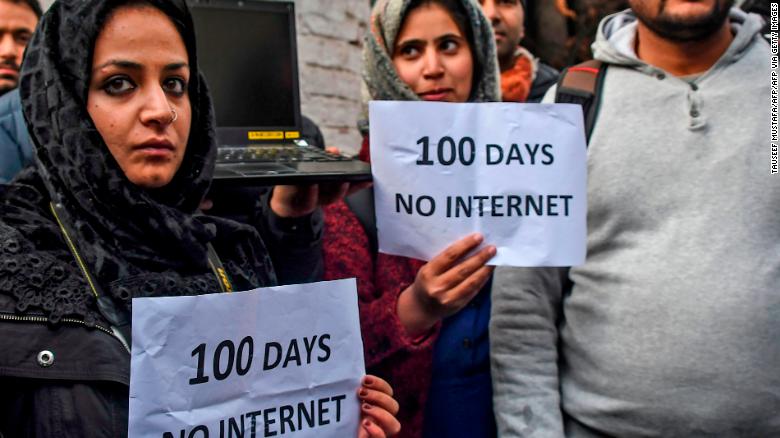 Kashmiri journalists protest the internet blockade in Srinagar in October 2019.