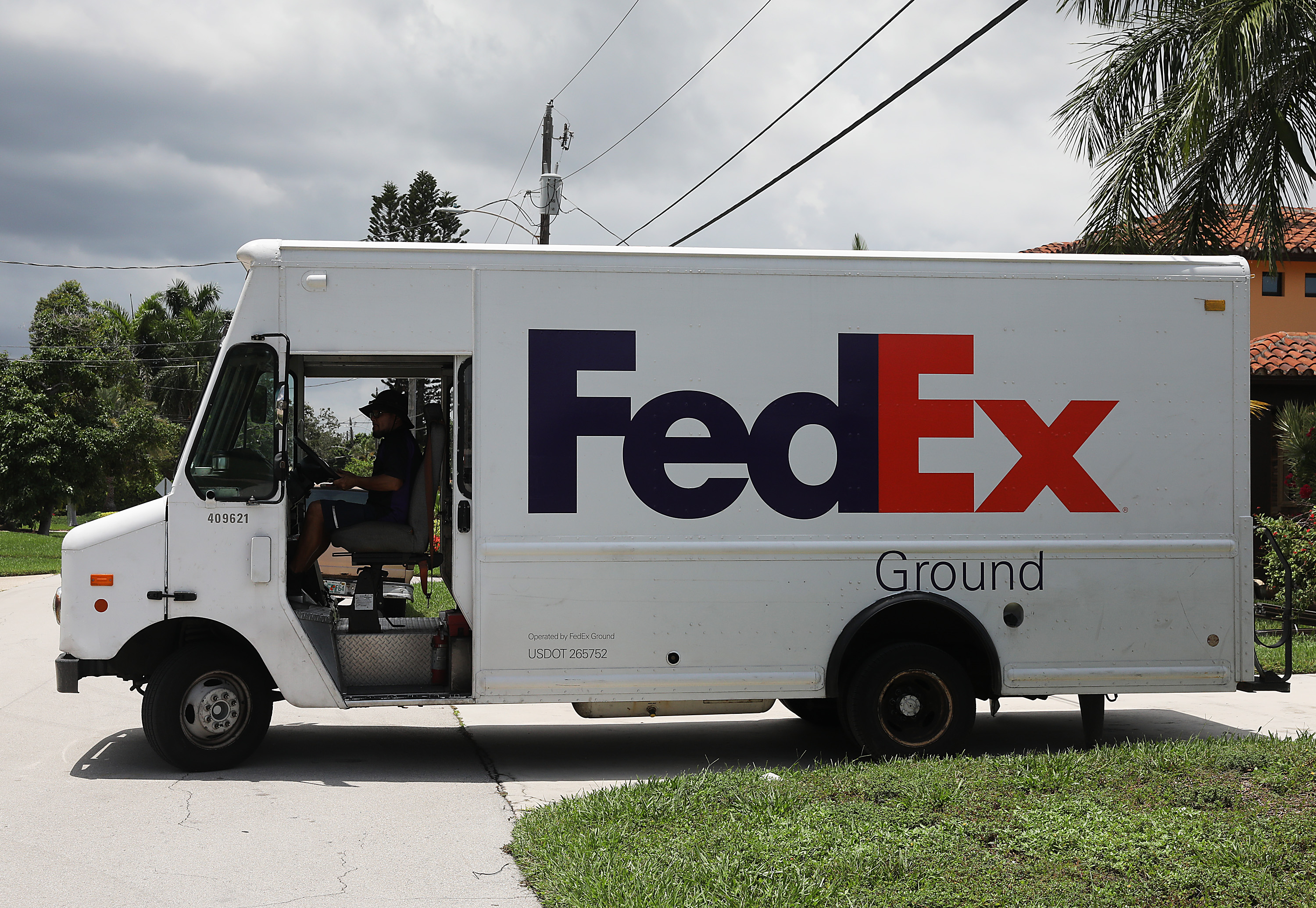 Fedex Problems Go Beyond Its Split With Amazon Cnn