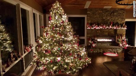 Noel ağacınızın alev almasını önlemek için bazı güvenlik ipuçları