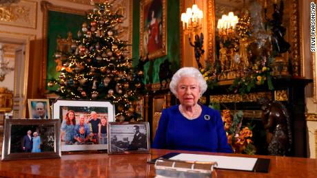 The Queen&#39;s Christmas broadcast was filmed in the Green Drawing Room at Windsor Castle this year.