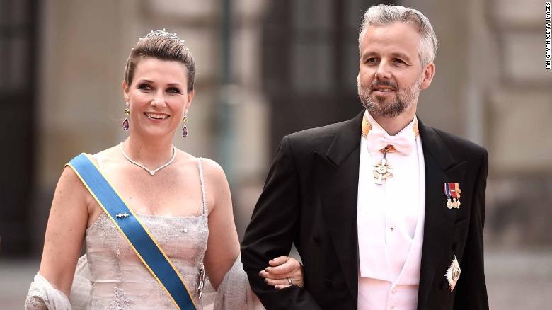 Ex-husband of Norwegian princess dies by suicide 