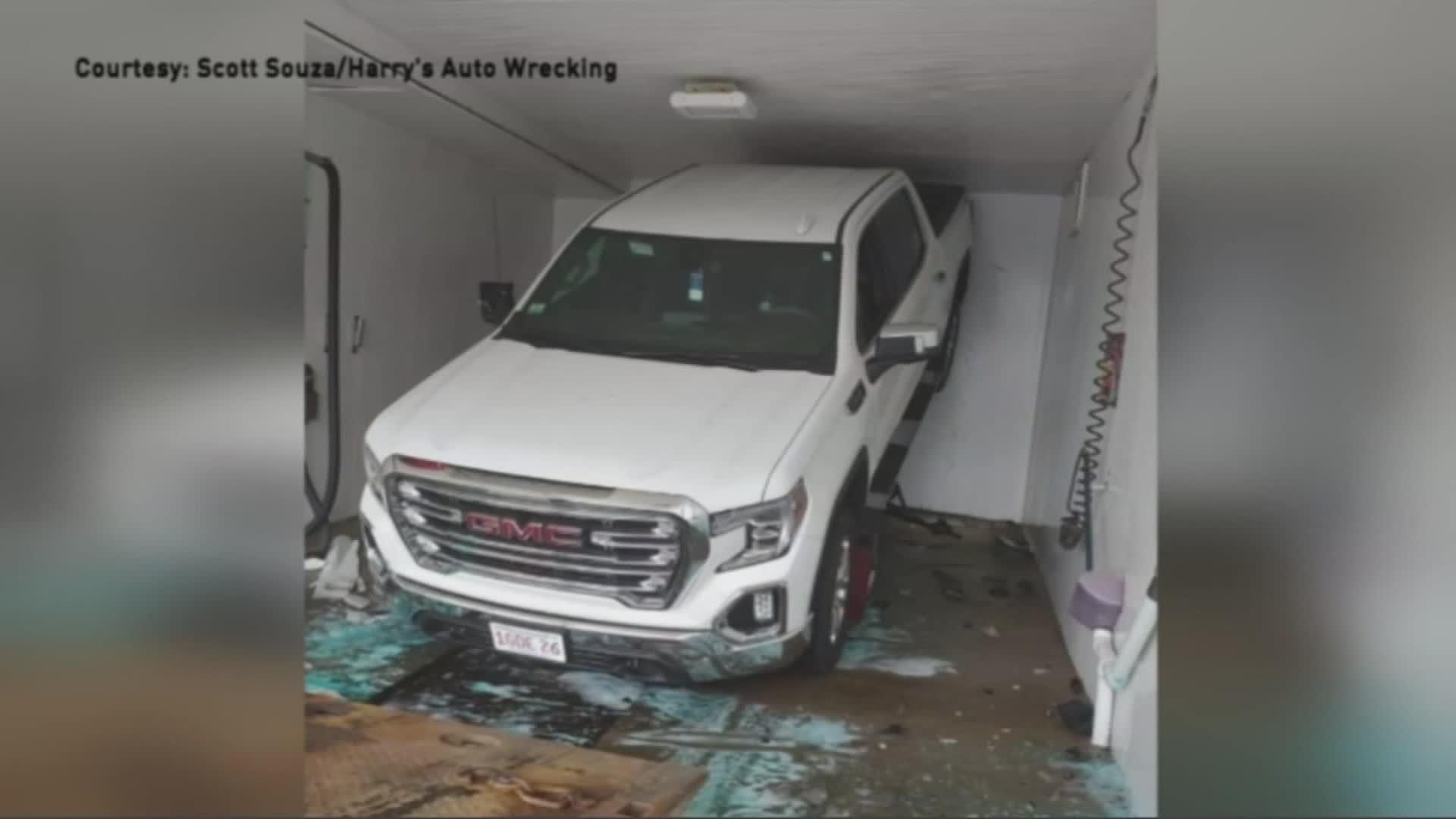 Truck Crushes Car Inside Car Wash Cnn Video