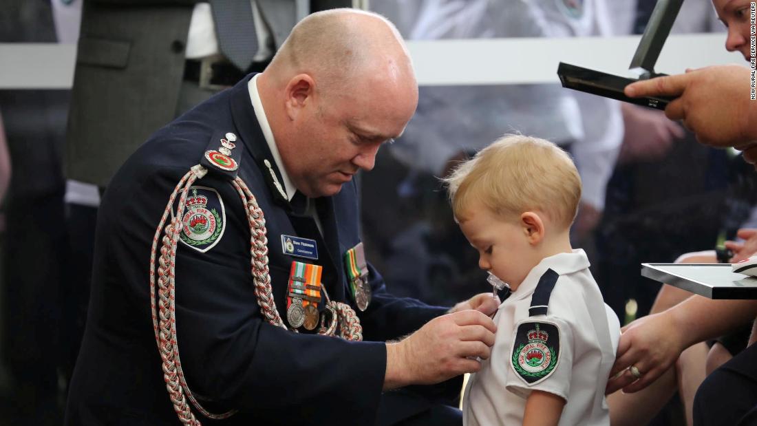 Royal Fire Service Commissioner Shane Fitzsimmons presents a posthumous Commendation for Bravery and Service on January 2 to the son of RFS volunteer Geoffrey Keaton, who was &lt;a href=&quot;https://edition.cnn.com/2020/01/02/australia/australia-medal-firefighter-son-intl-scli/index.html&quot; target=&quot;_blank&quot;&gt;killed battling bushfires&lt;/a&gt;, at Keaton&#39;s funeral in Buxton, New South Wales.