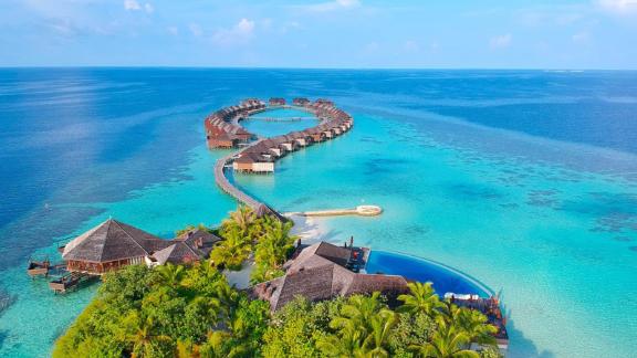Lily Beach Resort and Spa en la isla Huvahendhoo, Maldivas