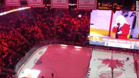 Hockey fans filled the arena with their voices after the anthem singer&#39;s microphone malfunctioned.