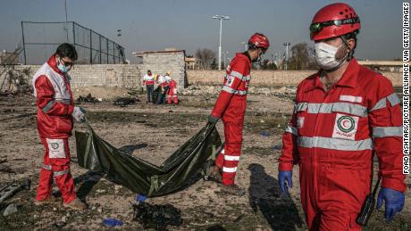 08 January 2020, Iran, Shahedshahr: Rescue workers carry the body of a victim of a Ukrainian plane crash. A Ukrainian airplane carrying 176 people crashed on Wednesday shortly after takeoff from Tehran airport, killing all onboard. Photo: Foad Ashtari/dpa (Photo by Foad Ashtari/picture alliance via Getty Images)