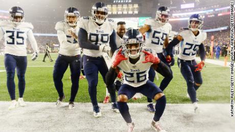Wesley Woodyard (#59) celebrates with his Titans teammates after defeating the Patriots in the NFL playoffs. 