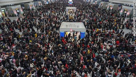 3 billion journeys: World&#39;s biggest human migration begins in China    