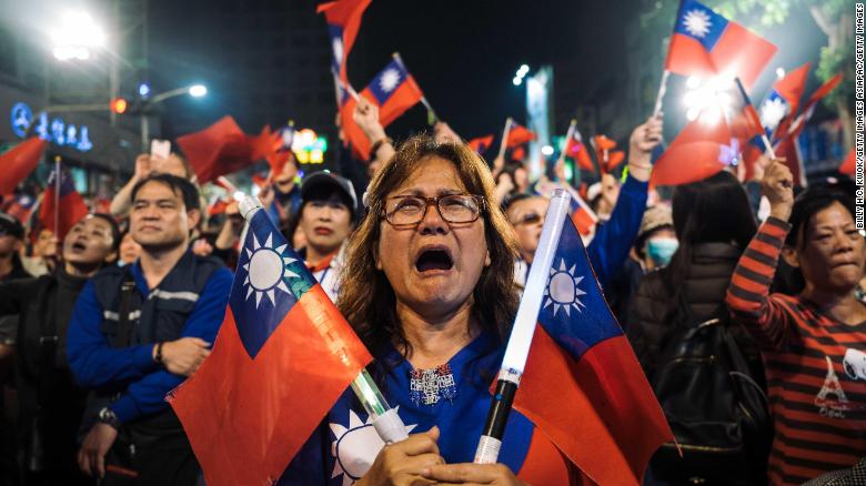 Supporters of Han Kuo-Yu, presidential candidate for Taiwan's main opposition Kuomintang (KMT) party, react during a rally outside the campaign headquarters on January 11, 2020 in Kaohsiung, Taiwan.