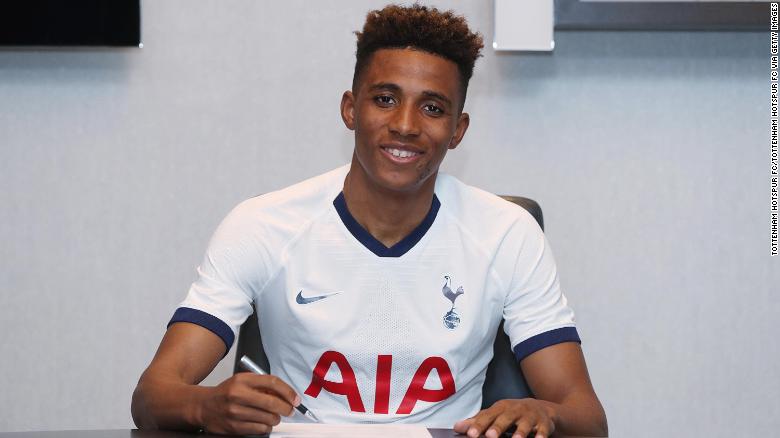 Gedson Fernandes signs his new deal (Picture: Getty Images)