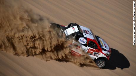 Der frühere Formel-1-Meister Fernando Alonso überlebte einen Doppelunfall bei der Rallye Dakar