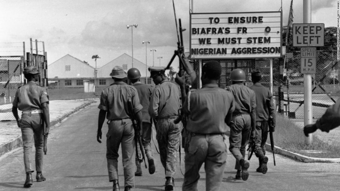 Nigerian troops enter Port Harcourt after taking it from Biafrian forces in 1968.