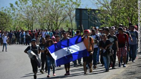 Javier Urbano Las caravanas migrantes adquirieron una modalidad pol tica