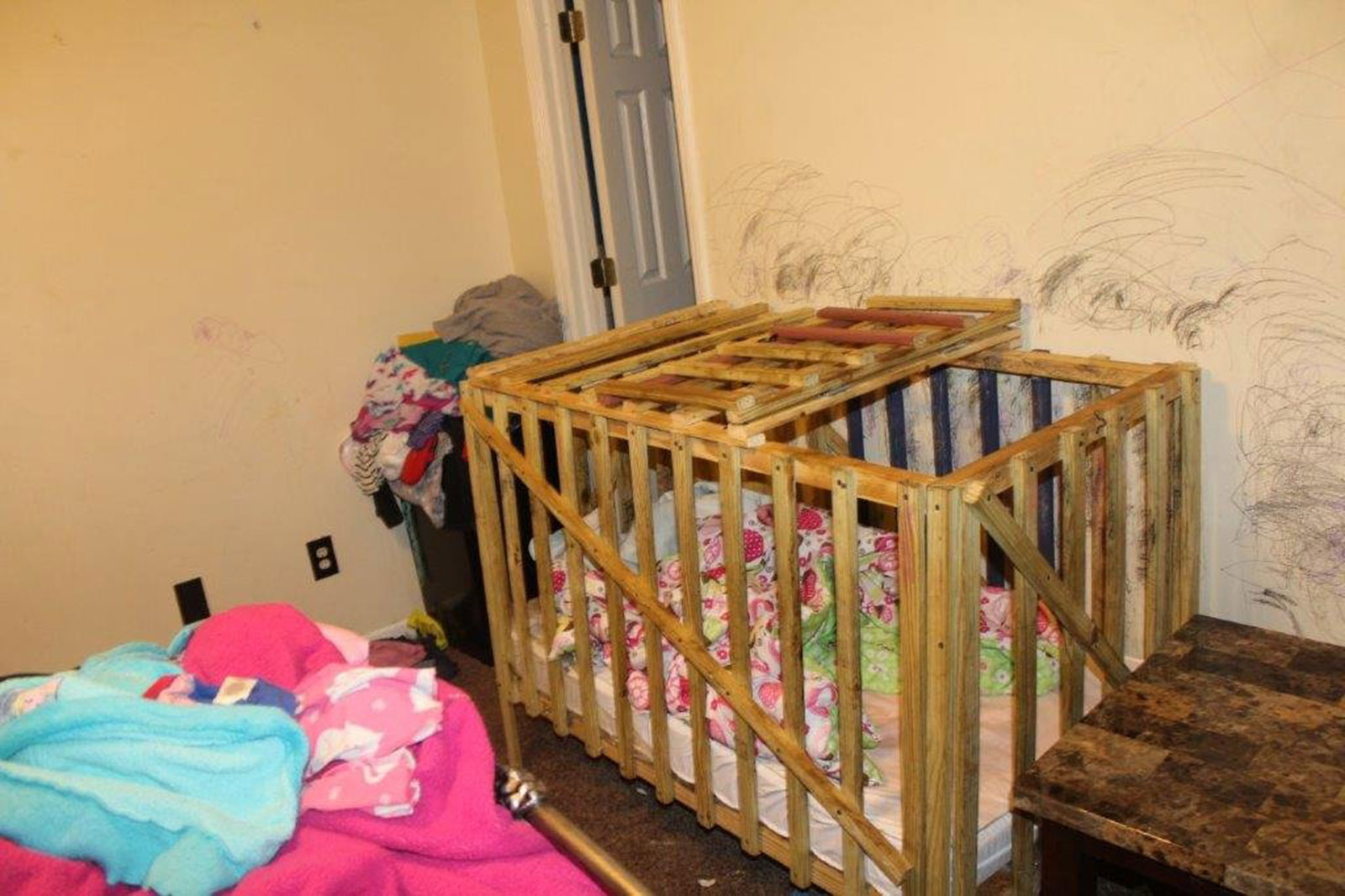 Photos Show Makeshift Cages Where 4 Kids Were Locked In Cnn Video - pink crate roblox