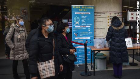 &#39;There&#39;s no doubt&#39;: Top US infectious disease doctor says Wuhan coronavirus can spread even when people have no symptoms 