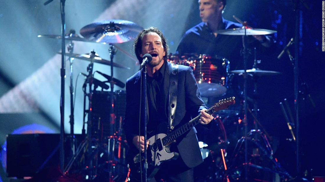 Pearl Jam cancels concerts after wildfires hurt Vedder’s voice – CNN Video