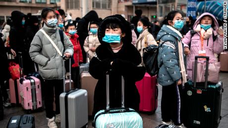 BEIJING, CHINA - JANUARY 21: Chinese children wear protective masks as they wait to board trains at Beijing Railway station before the annual Spring Festival on January 21, 2020 in Beijing, China. The number of cases of a deadly new coronavirus rose to nearly 300 in mainland China Tuesday as health officials stepped up efforts to contain the spread of the pneumonia-like disease which medicals experts confirmed can be passed from human to human. The number of those who have died from the virus in China climbed to six on Tuesday and cases have been reported in other parts of Asia including in Thailand, Japan, Taiwan and South Korea. (Photo by Kevin Frayer/Getty Images)
