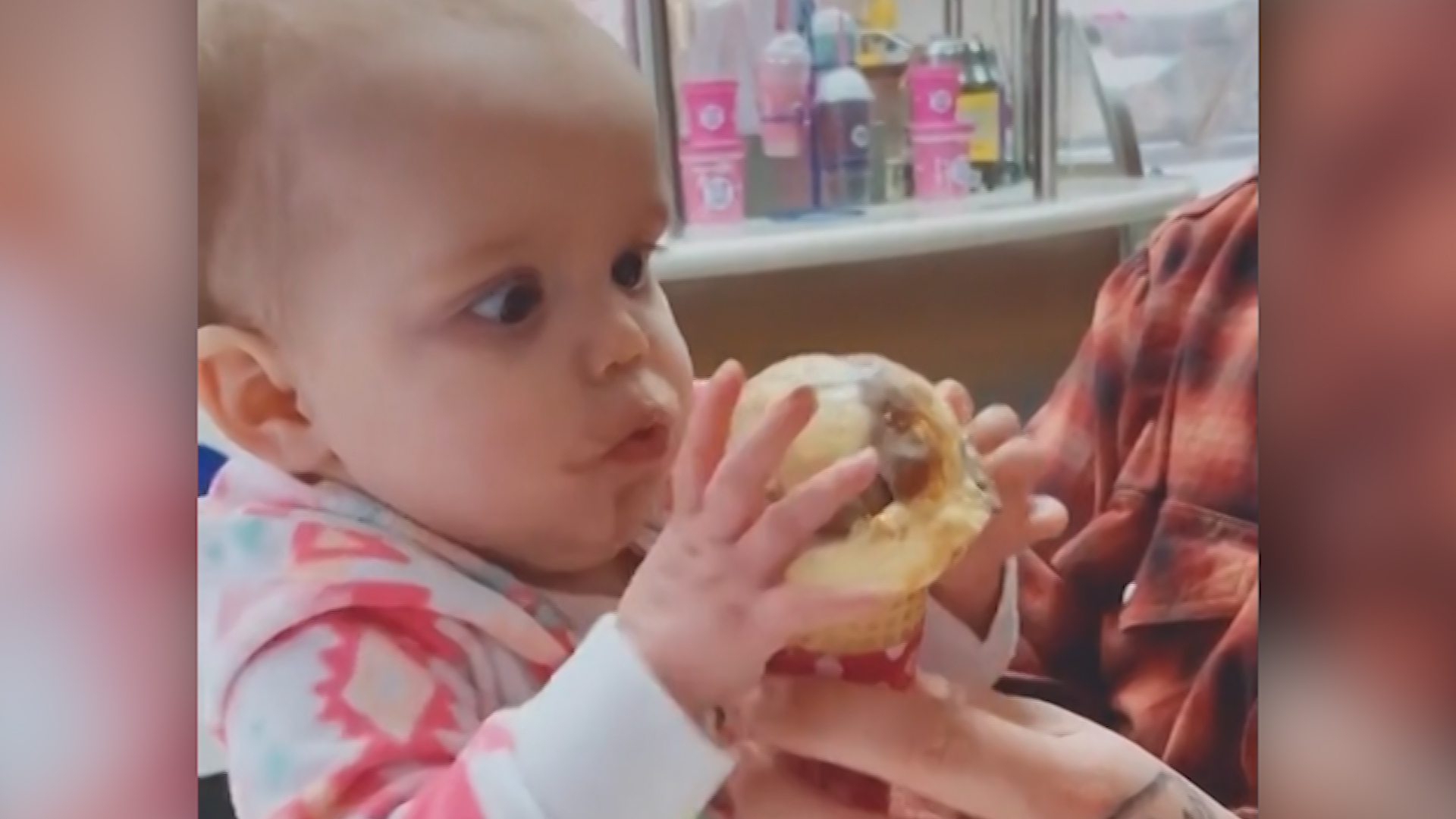 La Reaccion De Un Bebe Al Probar Helado Por Primera Vez Se Vuelve Viral Cnn Video