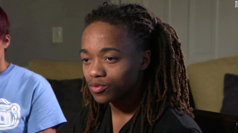 Deandre Arnold Barber Hills Student Can T Walk At Graduation