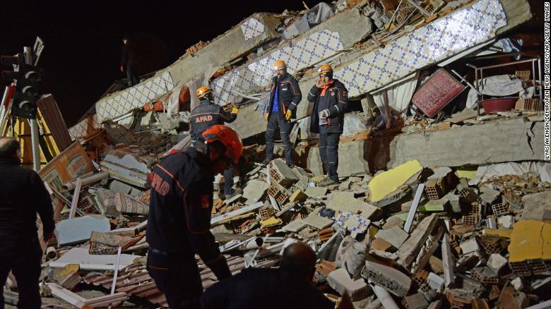 Turkish rescue and police work at the scene of a collapsed building following a 6.8 magnitude earthquake in Elazig, eastern Turkey on January 24, 2020. 