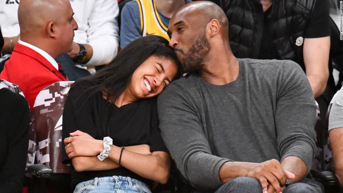 Bryant and his daughter Gianna attend a Los Angeles Lakers game against the Atlanta Hawks in 2019.