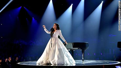 Demi Lovato debuts &#39;Anyone&#39; in teary Grammy performance