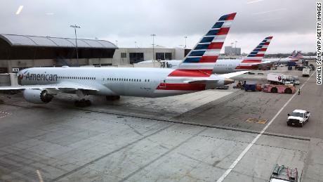 American Airlines suspendă două rute spre China pe măsură ce coronavirusul se răspândește