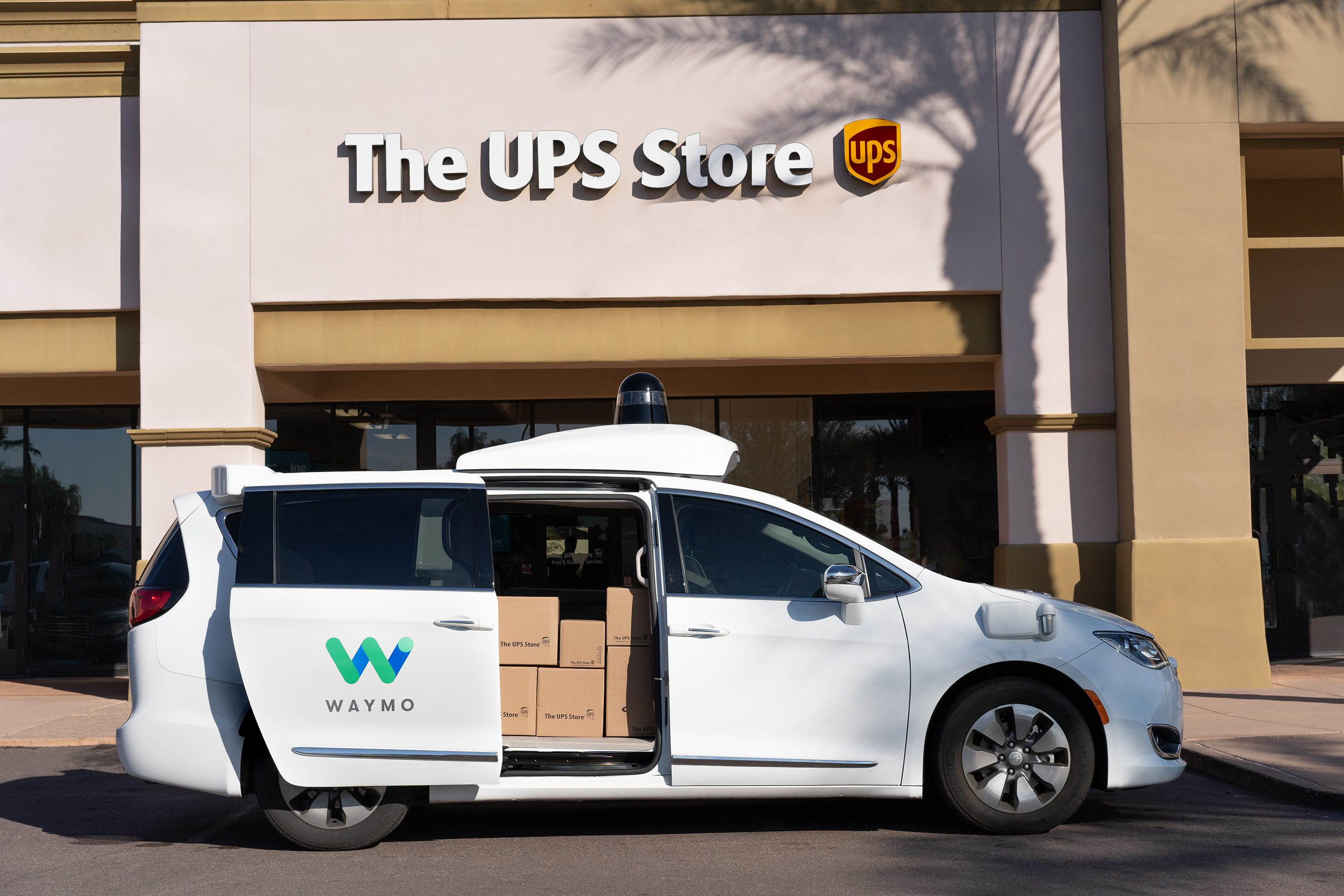 Breves Economicas Ups Se Asocia Con Waymo Cnn Video