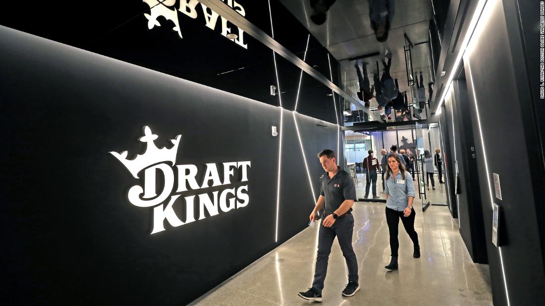 DraftKings hopes to cash in at the Super Bowl -- and on Wall Street