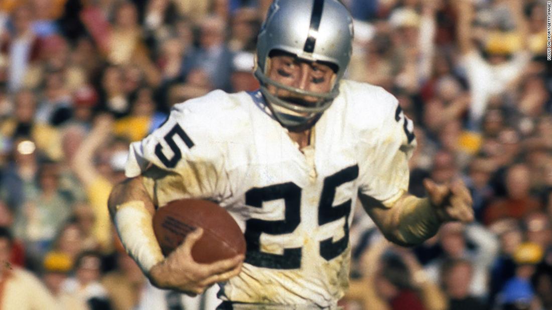 &lt;strong&gt;Super Bowl XI (1977):&lt;/strong&gt; Oakland Raiders wide receiver Fred Biletnikoff caught four passes for 79 yards to win MVP honors in Super Bowl XI. The Raiders won 32-14 over Minnesota, knocking the Vikings to 0-4 in Super Bowls.