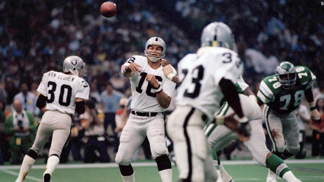 &lt;strong&gt;Super Bowl XV (1981):&lt;/strong&gt; Oakland quarterback Jim Plunkett makes a pass during the Raiders&#39; 27-10 victory over the Philadelphia Eagles in 1981. Plunkett had 261 yards passing and three touchdowns on his way to winning MVP. 