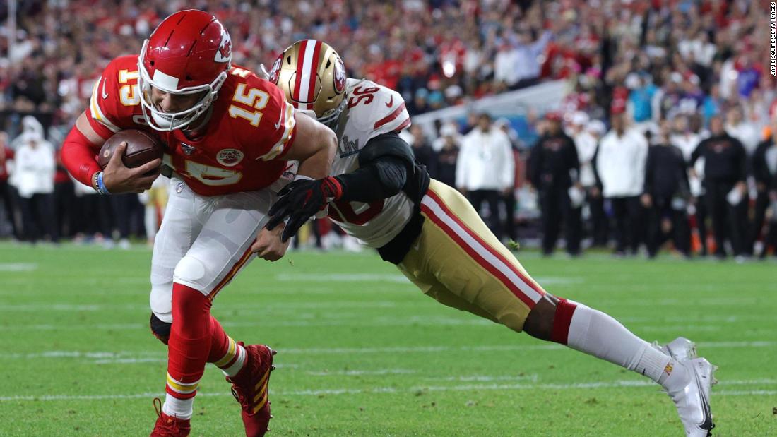 Mahomes runs in for the game&#39;s first touchdown.