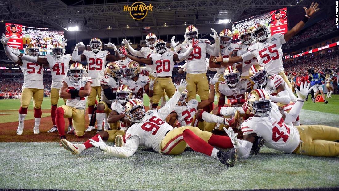 The 49ers celebrate after Fred Warner intercepted a Mahomes pass in the second half.