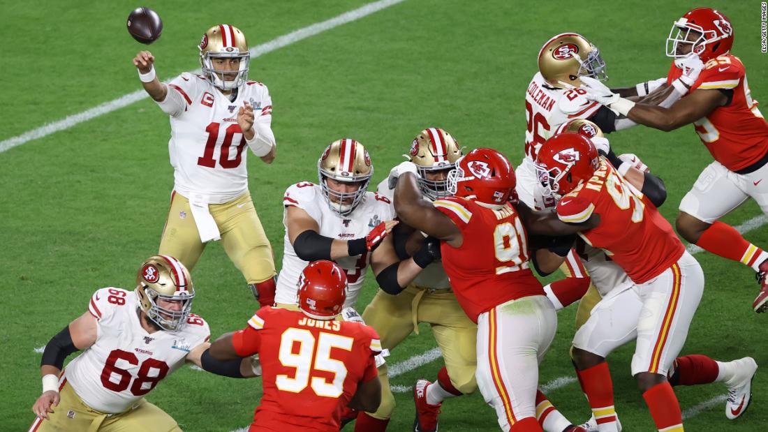 Garoppolo throws a pass in the third quarter.