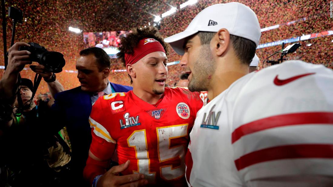 Mahomes speaks with San Francisco quarterback Jimmy Garoppolo after the game.