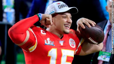 MIAMI, FLORIDA - FEBRUARY 02: Patrick Mahomes #15 of the Kansas City Chiefs celebrates after defeating the San Francisco 49ers 31-20 in Super Bowl LIV at Hard Rock Stadium on February 02, 2020 in Miami, Florida. (Photo by Andy Lyons/Getty Images)