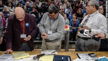 Iowa 2020: Candidates Make Frenetic Push To An Unpredictable Finish In ...