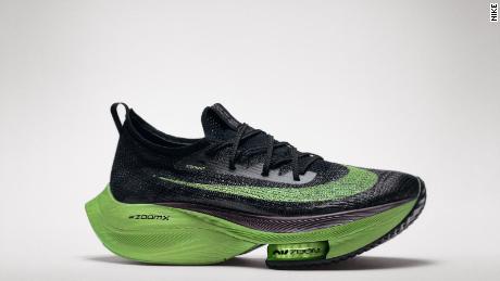 Eliud Kipchoge Will Wear Nike S Controversial Shoe For First Time In An Official Race At The London Marathon Cnn
