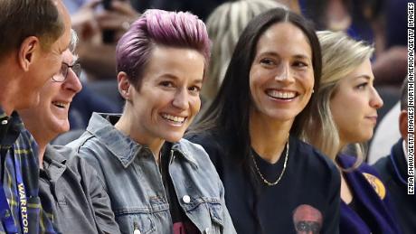 Rapinoe and Bird watch an NBA game between Golden State Warriors play against the Phoenix Suns in October 2019.