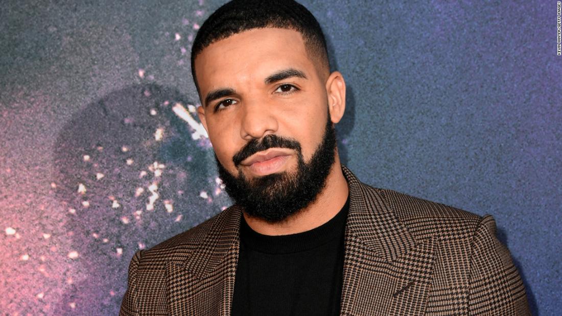 Drake mengatakan ‘hatinya hancur’ atas tragedi Festival Astroworld