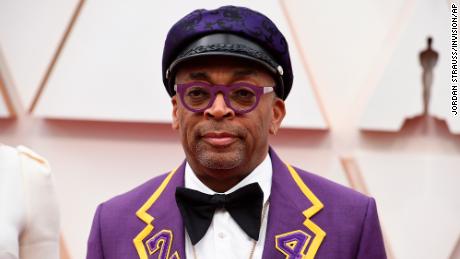 Spike Lee pays tribute to Kobe Bryant in custom Oscars suit