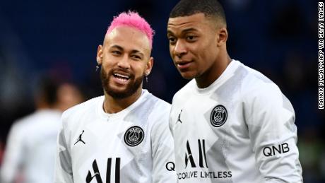 Neymar and Mbappe talk ahead of PSG&#39;s match against Montpellier. 