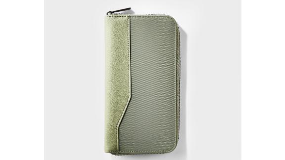 Travel wallet target