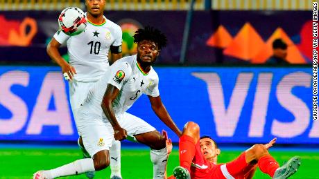 Partey (C) vies for the ball with Tunisia&#39;s forward Taha Yassine Khenissi (R) during the 2019 Africa Cup of Nations (CAN) Round of 16 football match between Ghana and Tunisia at the Ismailia Stadium in the Egyptian city on July 8, 2019.