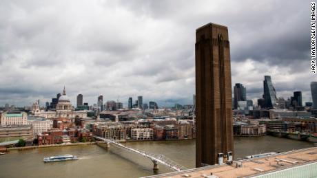 The opposite side of the viewing platform features views of St. Paul&#39;s Cathedral and the City of London.